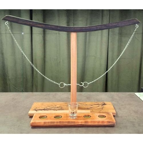 Jeu artisanal en bois de chêne à 40.00€  " Le lancer d'anneaux "